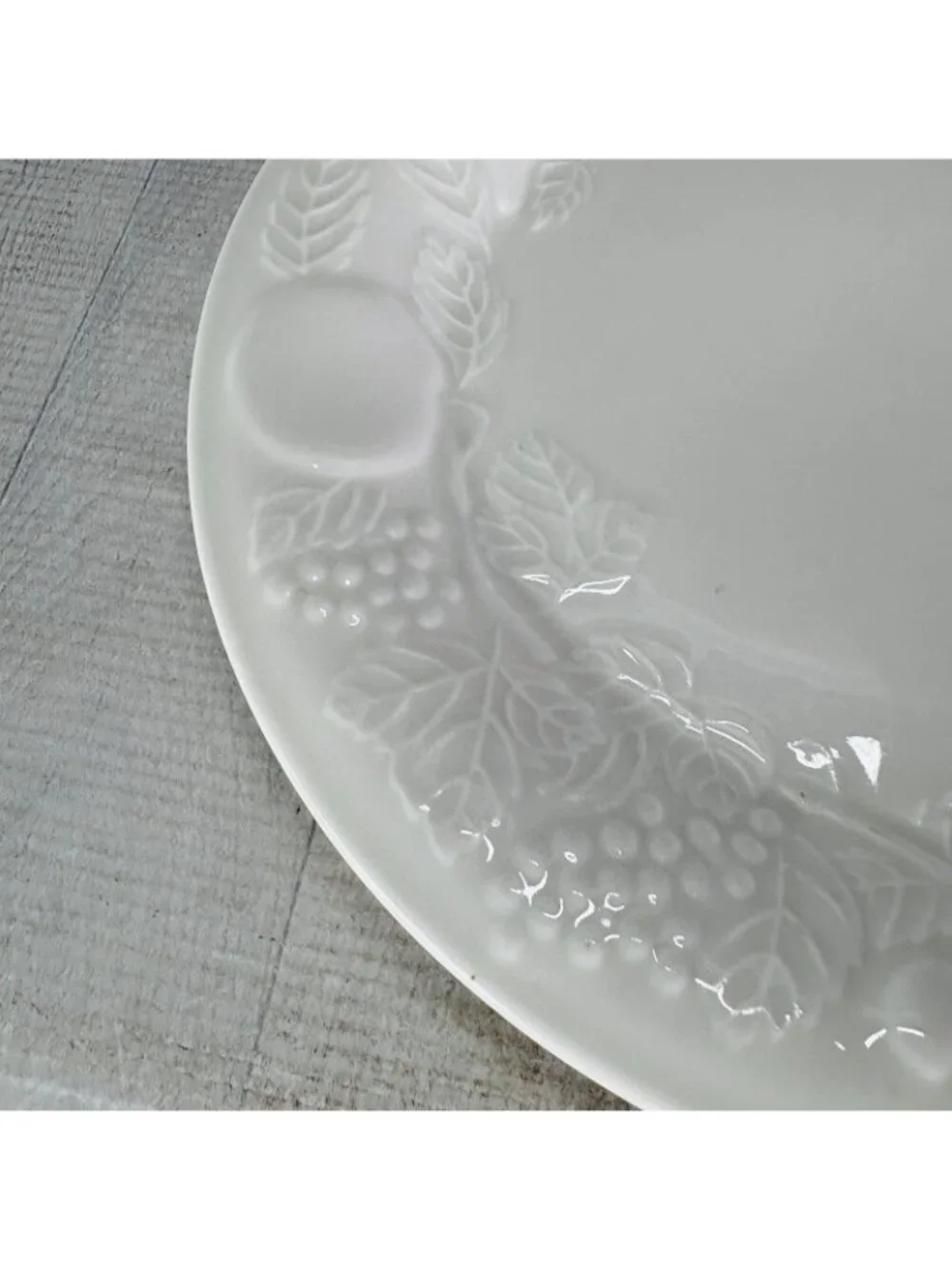 Gibson FRUIT Embossed Fruit White Shades Ceramic 10 1/8